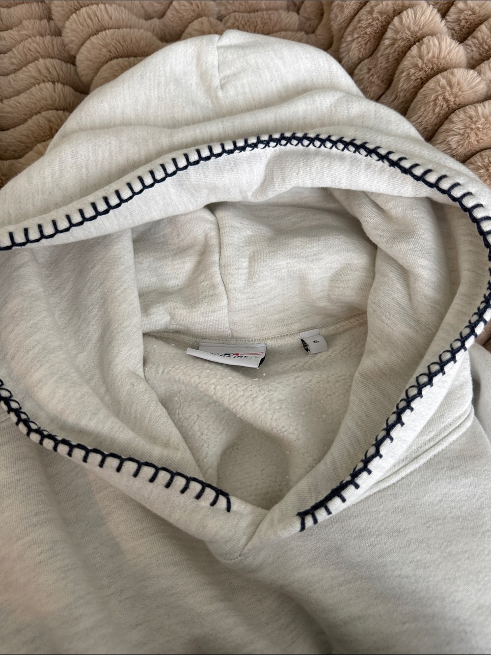 Madhappy White Pullover Hoodie with NEW YORK YANKEES - Picture 3 of 3